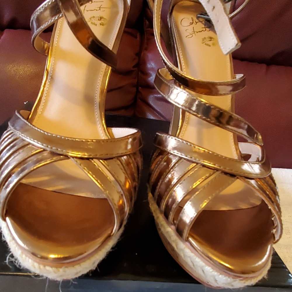 Shoes - Picture 5 of 6
